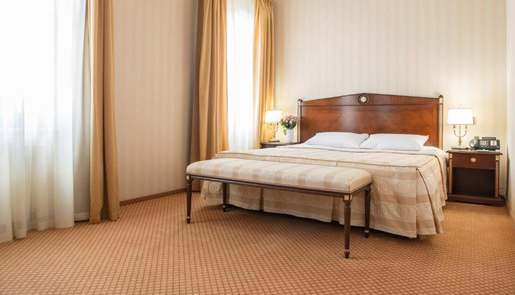Представницький номер з ліжком розміру "king-size"